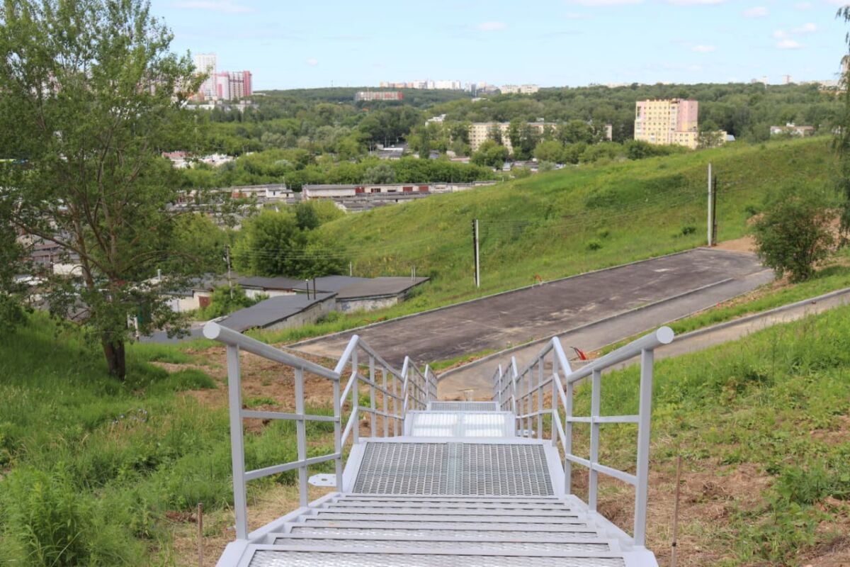 Пять новых лестниц устанавливают в Касьяновском овраге Нижнего Новгорода 