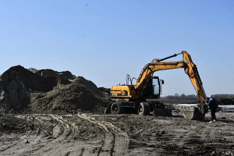 В начале 2023 года введут в эксплуатацию напорный коллектор в Сальске - фото 1