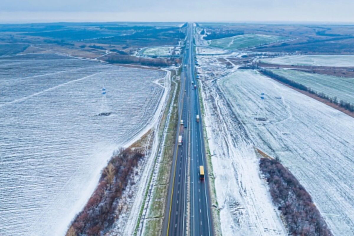 На Дону к зиме на трассе М-4 «Дон» подготовили 142 единицы техники  - фото 1