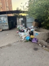 Случайный мусор: свалку возле домов на СЖМ не убирают несколько недель