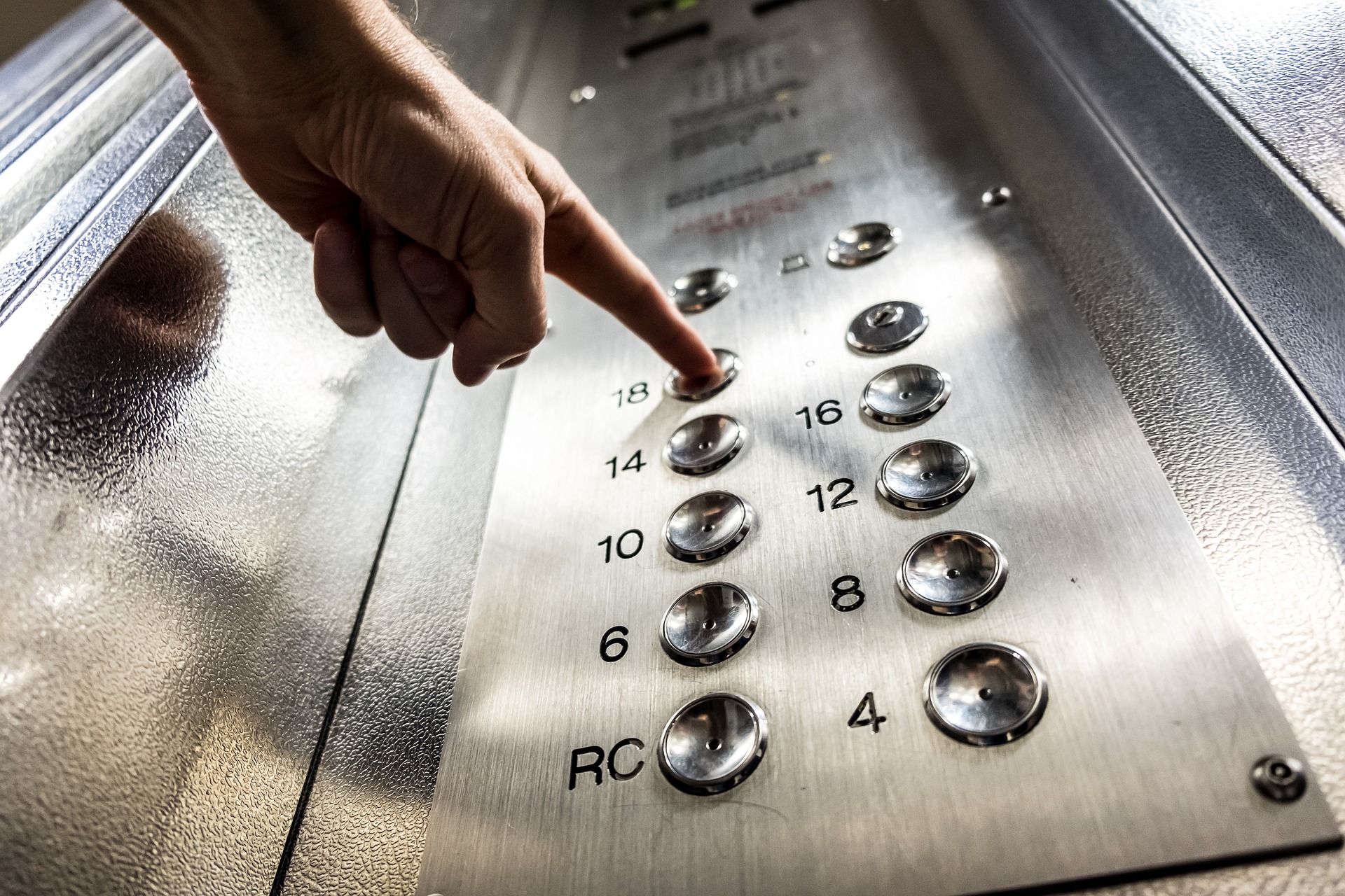 За два года в Воронежской области заменят свыше 1,1 тыс. лифтов - фото 1